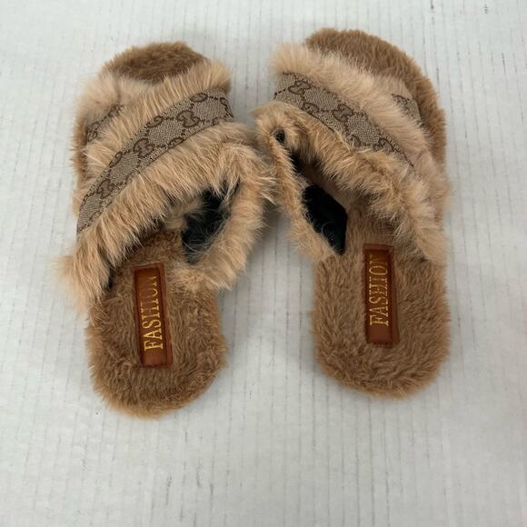 GG Fuzzy Furry Criss Cross Light Brown And Beige Slip on Flat Slippers Sz 39 - Picture 6 of 8